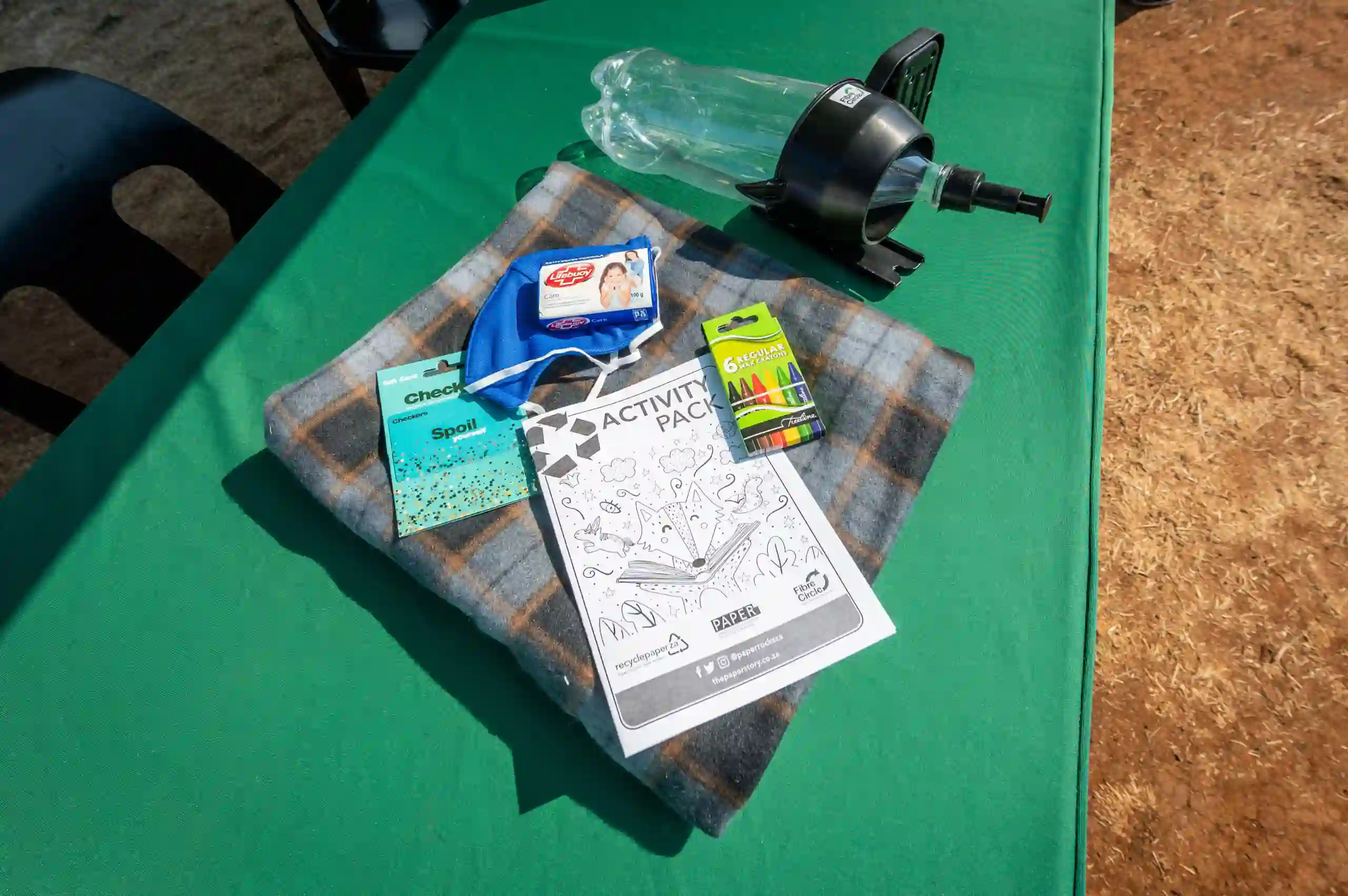Care Pack Kit Care packs comprised handwashing units, soap, cloth masks, food vouchers, children’s activity packs and blankets were given to 1 500 waste collectors in Springs, east of Johannesburg.