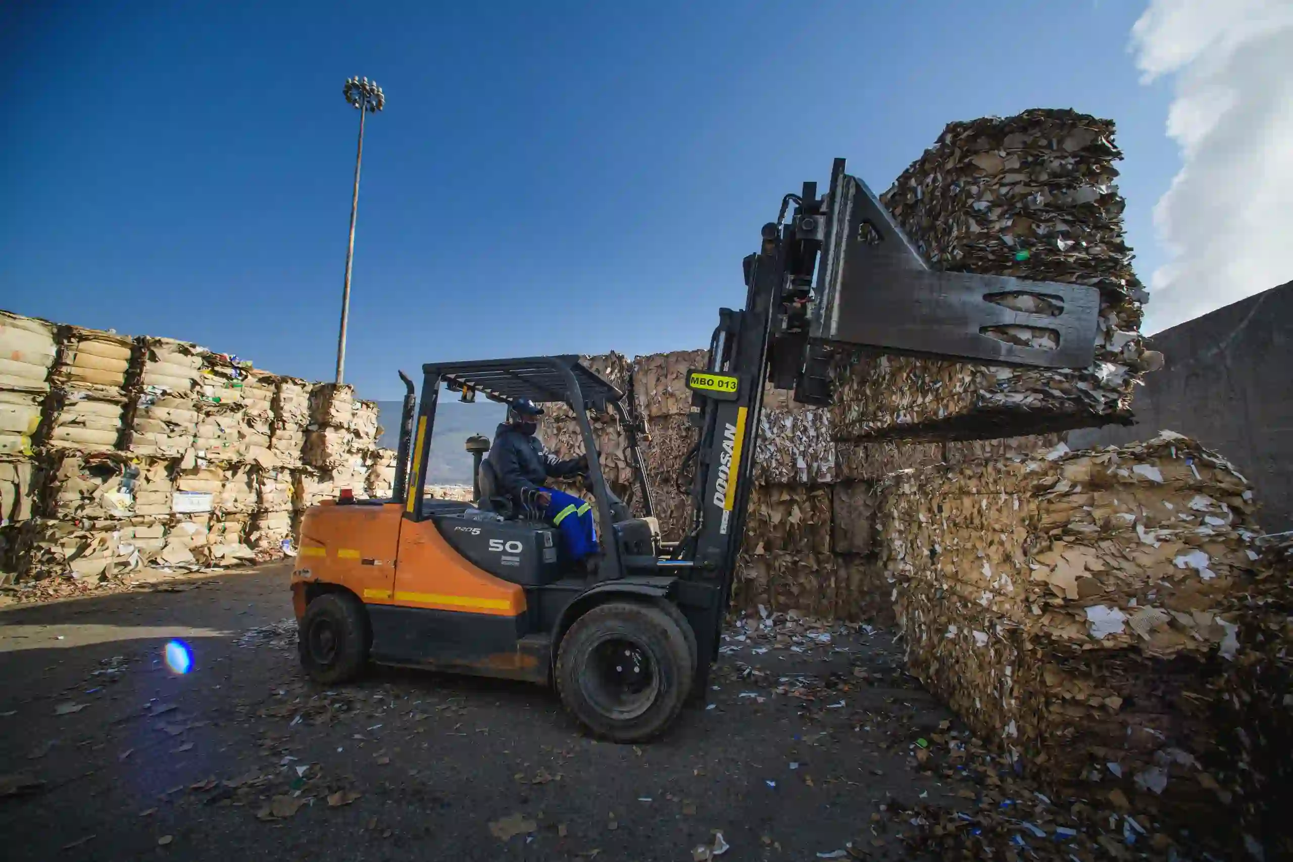 Forklift Moving items Forklift Moving items