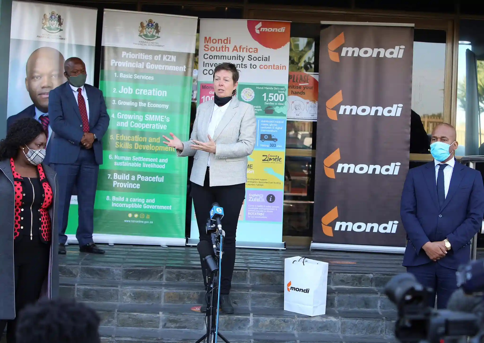 Mondi and KZN Government Community Briefing Mondi donated 100 000 medical grade masks in June to protect frontline healthcare workers in KwaZulu-Natal