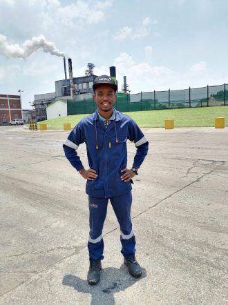 Qiniso Ngiba, a process engineer and graduate of the 2020–2021 Master’s programme at Stellenbosch University, researched the conversion of lignin from waste pulping liquors into slow-release nitrogen fertilisers and soil conditioning materials, supporting more sustainable use of forestry resources.
